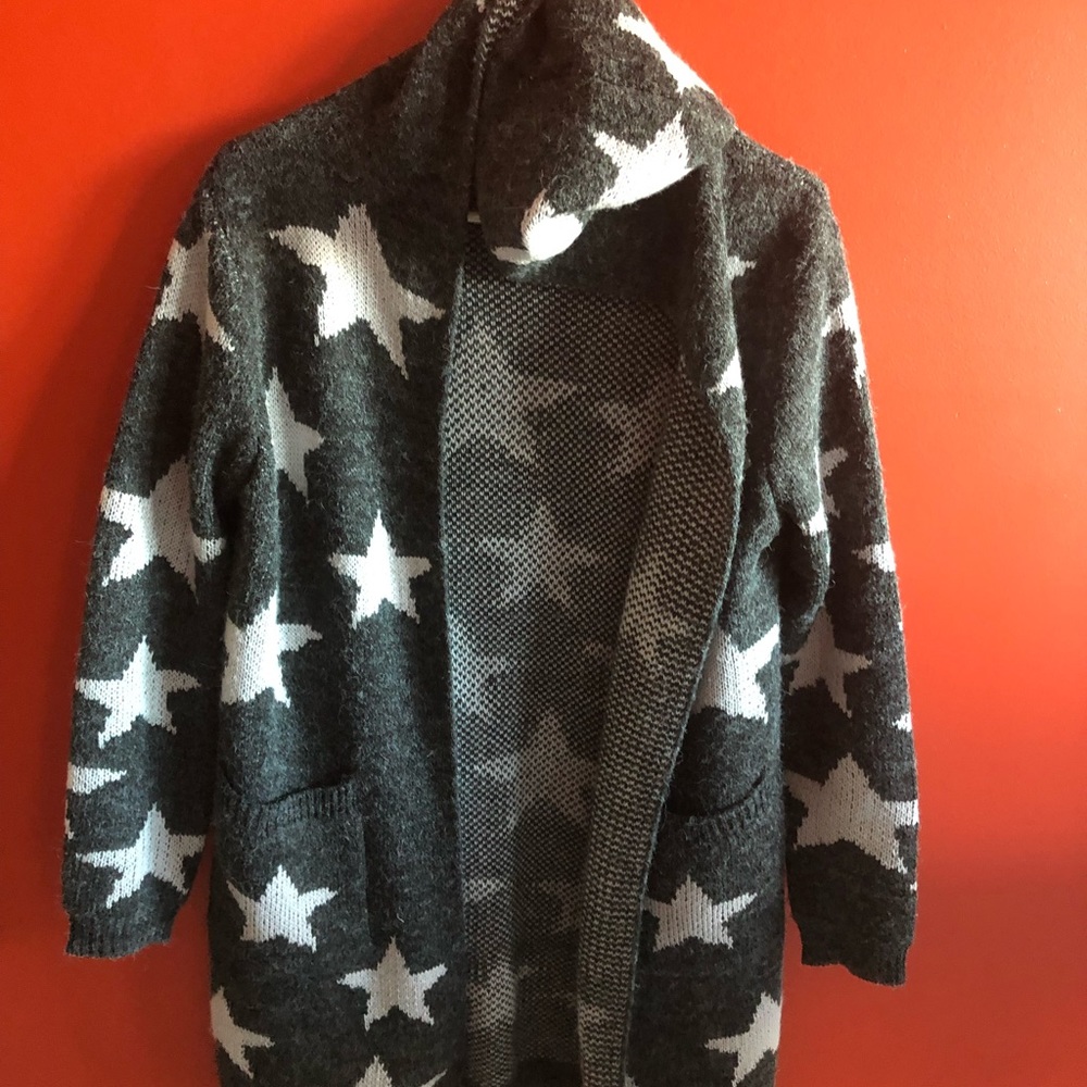 Hooded sweater with stars